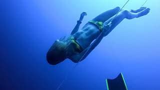 自由潜水装备视频解析：Freediving without Wetsuit, Fins, Mask or Hair Tie