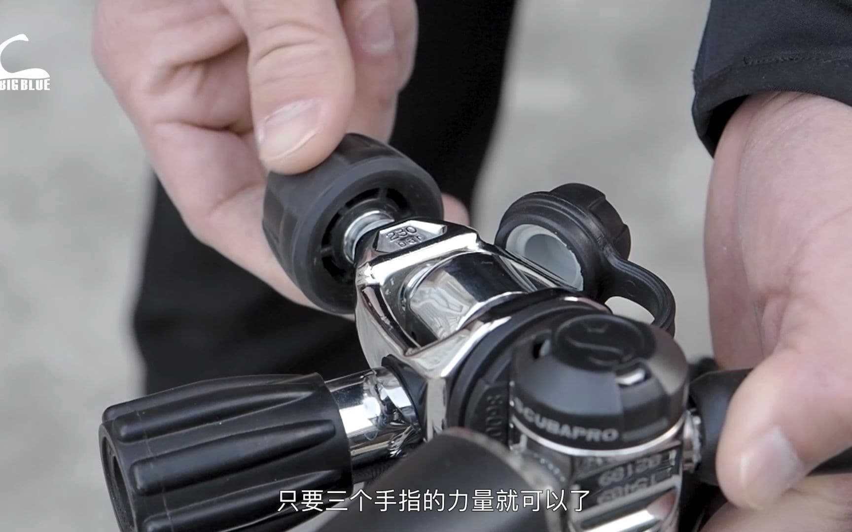自由潜水训练视频解析：【悠蓝潜水】#一分钟说潜水 技巧：器材组装与检查