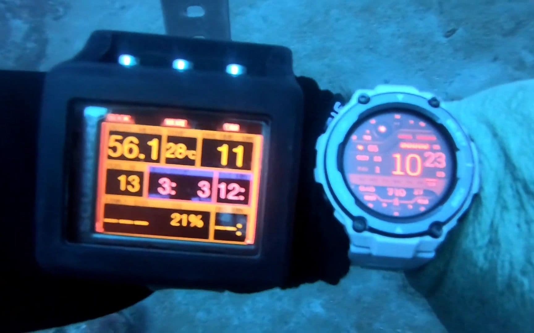 水肺潜水技巧视频解析：【搬运】测试Amazfit T-Rex Pro防水性能：55米深度水肺潜水